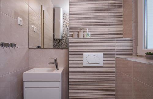 Villa Barbara & Zoran with free parking and heated swimming pool - Photo 47