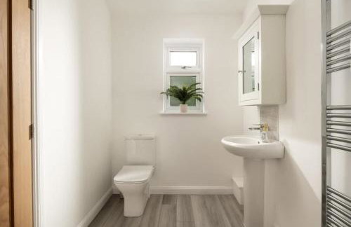 Goodwood - Modern Stay in Cotswolds with Hot Tub - Foto 24