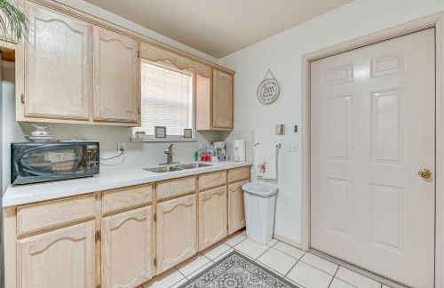 Pet-Friendly San Juan Home with Private Yard and Grill - Foto 14