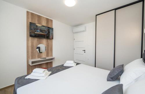 Poolside Hideout Apartments - Photo 55