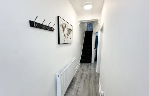 Central Location Liverpool, Modern Home, 4 BR, Sleeps 9, Free Parking - Foto 37