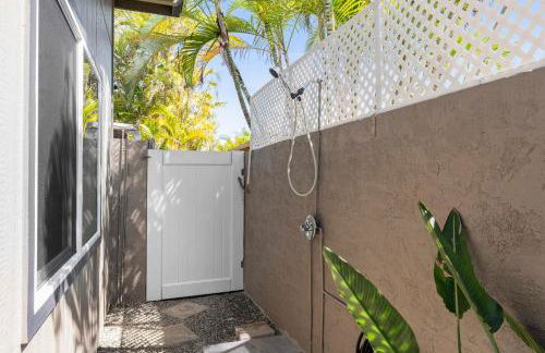 Stylish 1BR Apartment with AC Full Kitchen & WD - Just Steps to the Beach - Photo 19