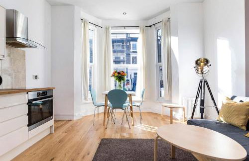 Stylish 2 Bed Apartment-Zone 2 - 10 Minutes to the heart of London- sleeps up 8 - Foto 4