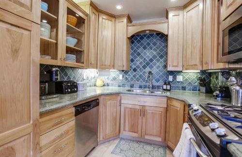 Stunning Ocean View Home w Rooftop Terrace, Firepit, Fast Wifi, AC & Parking! - Foto 11