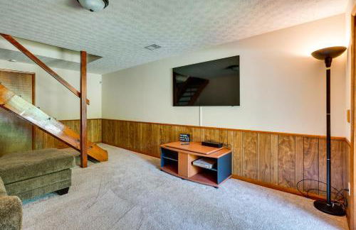 Cabin with Deck about 3 Mi to Apple Valley Lake! - Photo 11