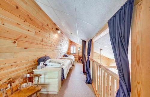 Hike and ATV Secluded Happy Jack Cabin with Deck - Foto 18