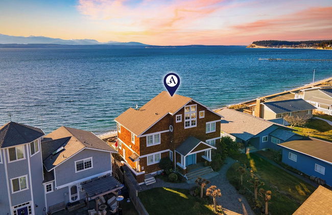 Waterfront 4bdr w/ Deck, Stunning Views, Fire Pit Cedar Street by Avantstay - Foto 40