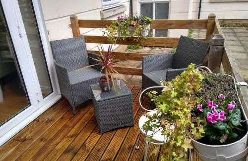 Three Bedroom Apartment by Beautiful Park - Photo 16