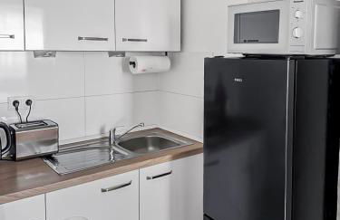 Chic City Apartment, 1BR for 2, Elegant Comfort, City Center - Foto 8