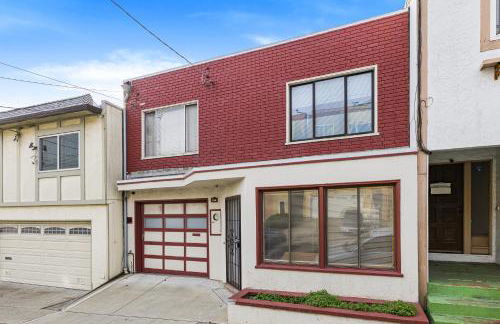 3 Bedroom 2 Bathroom House, Walkable to BART, Free Parking, Views - Foto 24