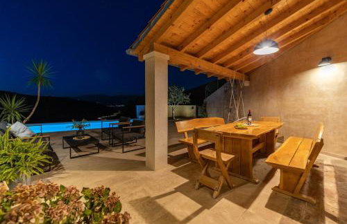 Villa Ani! Traditional and luxurious 4-bedroom villa with heated pool and sea views - Foto 44