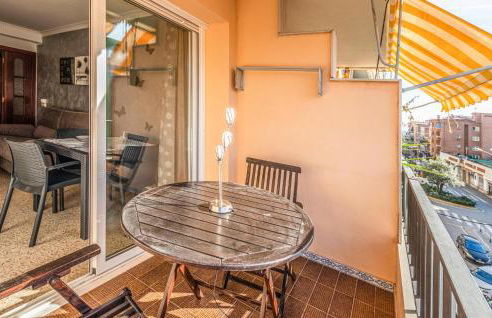 Gorgeous Apartment In Pineda De Mar - Photo 8