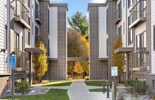 Capri Unit 001 in the Heart of Downtown TC - Foto 6