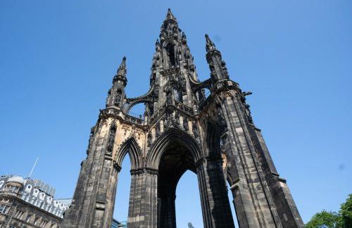 Stylish Apartment in Edinburgh 5 beds 3 Bedrooms - Photo 31