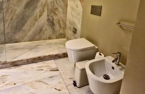 Gary01 Exclusive Top Floor 2BD by the Timeout Market - Photo 59