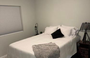 City Retreat, 2bdrm near Airport - Photo 13