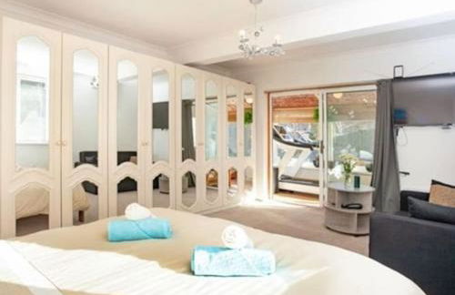 3 Bedroom Bungalow with great Sea Views, Private Hot Tub & Gardens - Foto 5