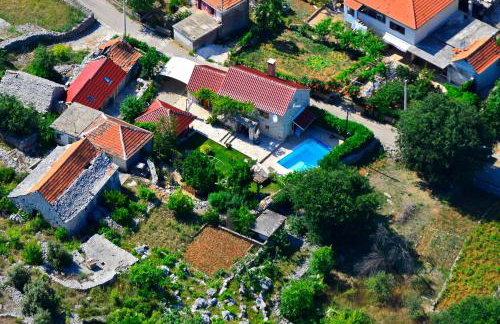 Home Sweet Home traditional Dalmatian house with pool - Photo 32