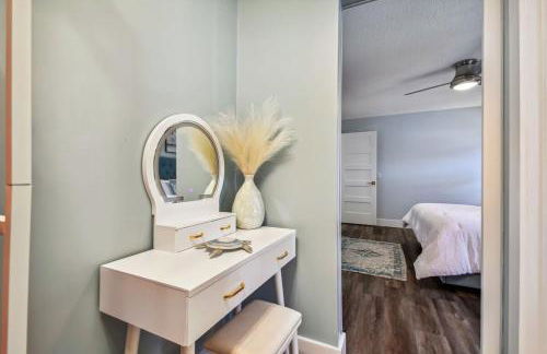 Luxury heated-pool home blocks from the beach - Foto 19