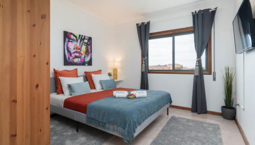 Sunny Cozy Flat w/ Terrace - São João - Photo 5