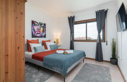 Sunny Cozy Flat w/ Terrace - São João - Foto 5