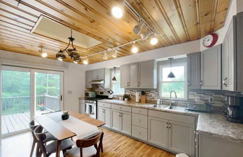 Haven Retreat in Catskills w Hot Tub & Bar Hall - Foto 14