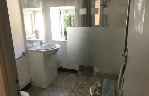 Location chaleureuse à Orgnac-l'Aven avec piscine partagée - Foto 12