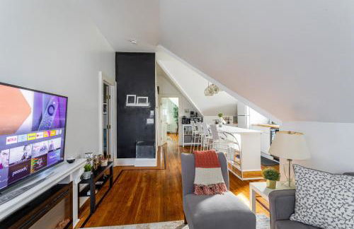 Charming 2BR Getaway with Modern Comforts - Foto 8