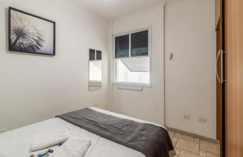 Comfortable Gonzaga Apartament - Em 1 minuto a pé tá na PRAIA Gonzaga em Santos e no Shopping Balneário, 2 ar-condicionados, portaria 24 horas, elevador, 1 vaga carro Gratís, wi-fi Grátis, enxoval Gratuito, PRAIA Santos Gonzaga, Bicicleta disponí - Foto 14