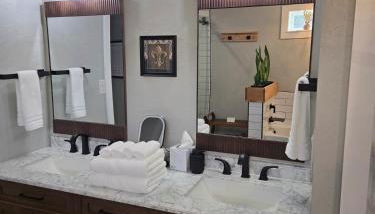 New Lux Cottage by Lake, King bed, Full Kit, Wi-Fi - Foto 5