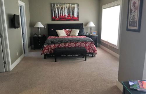 Riverfront condo with balcony, king bed STR#267 - Photo 10