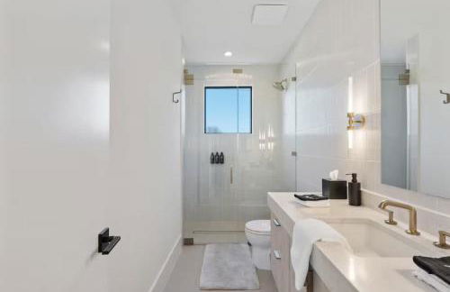 Barton Springs Luxe Heated Pool Spa Sleeps 16 - Photo 69