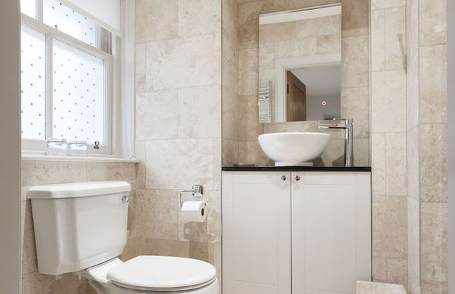 JOIVY Stunning 3 Bed Lodge With Gardens At Gilmerton House - Photo 29