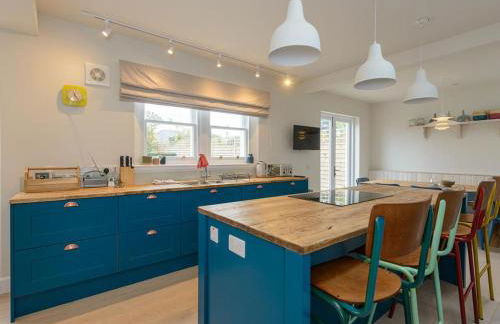 Marine House - Photo 3