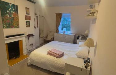 Stylish 2 bedroom West End flat - Photo 6