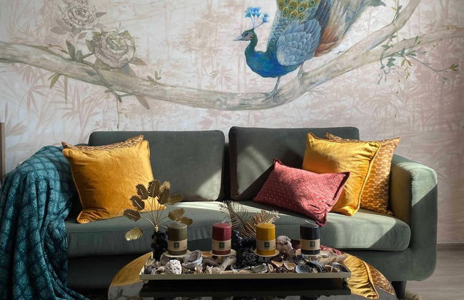 Romantic Bedroom With Mountain View Near Central - Photo 1