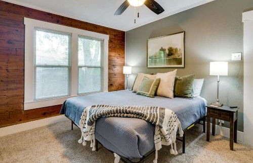 Hot Tub and Outdoor Kitchen Stylish Home in Bryan - Foto 13