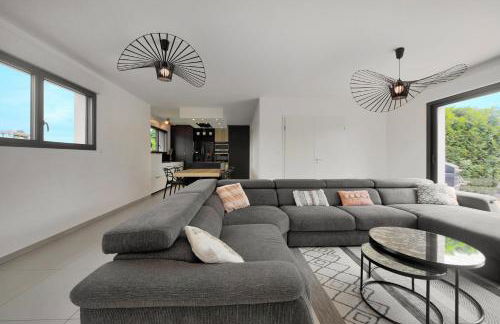 La Villa Sainghin - Piscine et Jacuzzi Privé - Foto 21