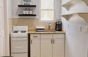 Private Apt King Suite, L.I, NY-Hamptons to NYC - Photo 8