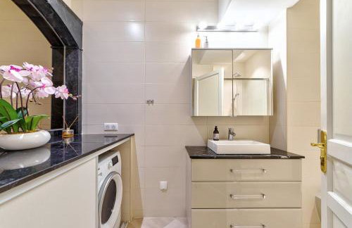 Elegant apartment in Nice centre with grand terrace - Foto 15