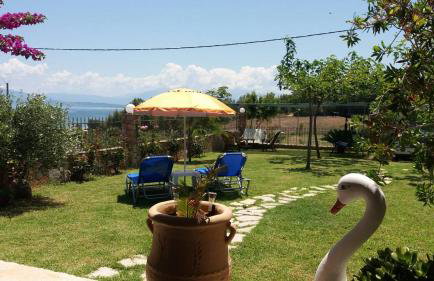 Beachside Mobile Home with Private Yard - Foto 17