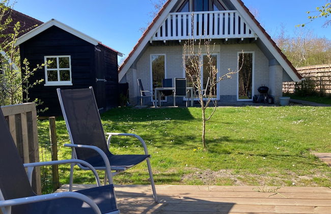 Cozy House Heide 6p at a Canal Near Lake Lauwersmeer - Photo 1