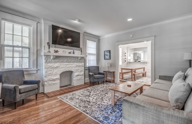 The Rolling Stone Near Downtown - Photo 18