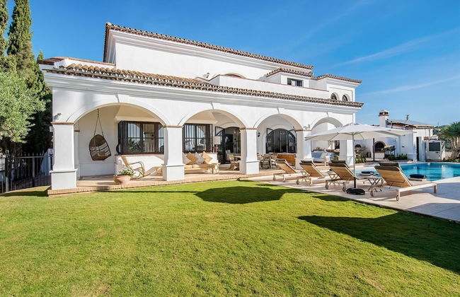 Super Villa Near Beach with Heated Pool - Foto 17