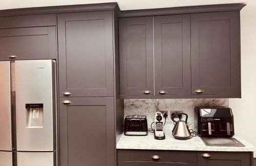 Spacious 5 Bedroom Home in Central Kidderminster with Private Parking and Electric Vehicle Facilities, Easy Access to Birmingham and Nearby Towns - Foto 5