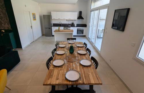 ColorChic 3 étoiles - Parking Privé Terrasse Clim - 120m2 Plein centre - Foto 11