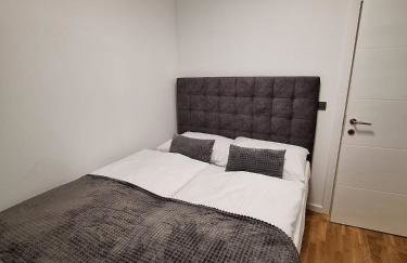 City heaven,self check in, with free parking - Foto 52