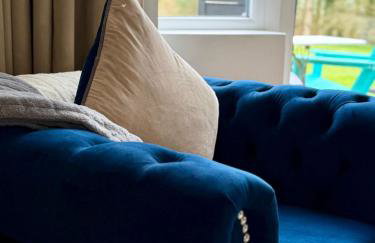 Forest Path luxury Studio Apartment with large bedroom bathroom and sauna Sleeps up to 4 - Photo 14