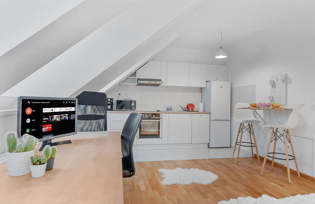 Attic Studio near Carol Park - Foto 10