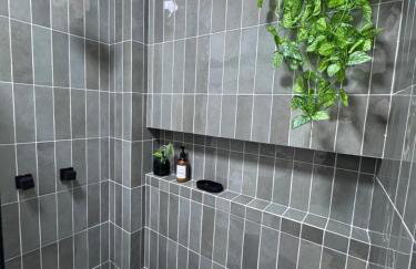 Apartamento ao lado do metrô e praia, 45m2, Tv 55" - Foto 13